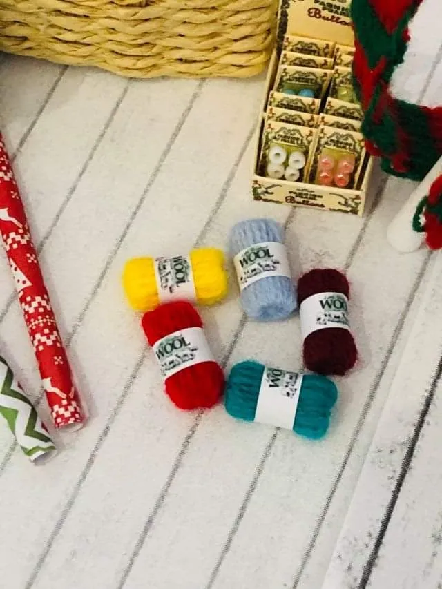 Balls of Knitting wool - Miniature
